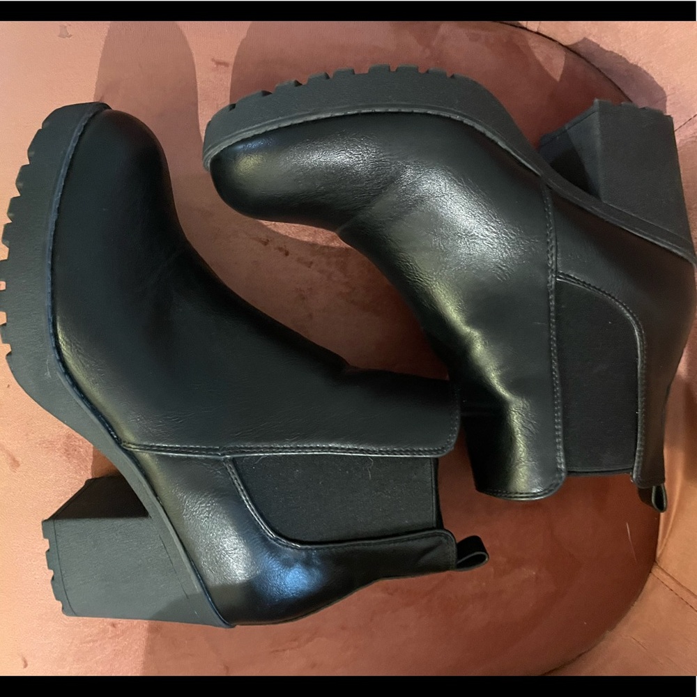 Chunky Black Chelsea Boots